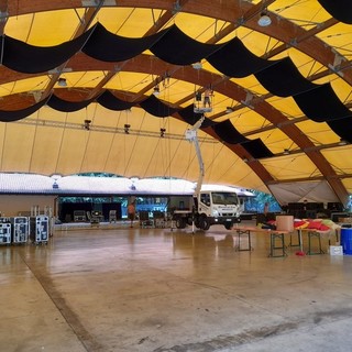 La preparazione dell'area feste per il Woodoo 2023