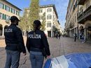 Varese, si fingono sordomute e truffano una minorenne: due donne Rom denunciate dai poliziotti di quartiere