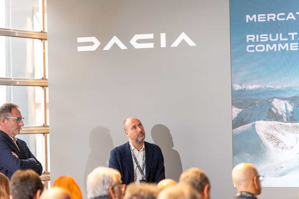 Dacia, un mercato in crescita e una nuova identità visuale che parte da  Paglini Store 