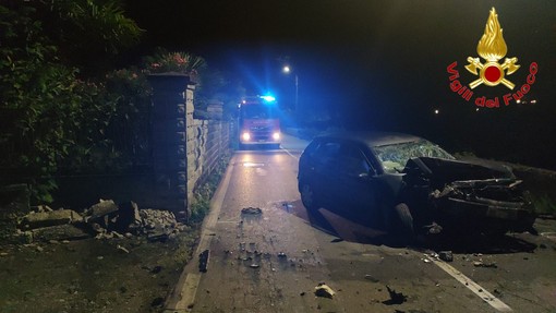 Le immagini dell'incidente stradale di questa notte a Porto Valtravaglia