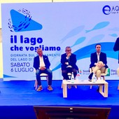 L'assessore regionale a Clima e Ambiente Giorgio Maione a Gavirate nel giorno in cui sono stati presentati gli ultimi dati sul lago di Varese. Accanto a lui il vice presidente del consiglio regionale Giacomo Cosentino, il presidente della Provincia Marco Magrini e il sindaco di Gavirate Massimo Parola