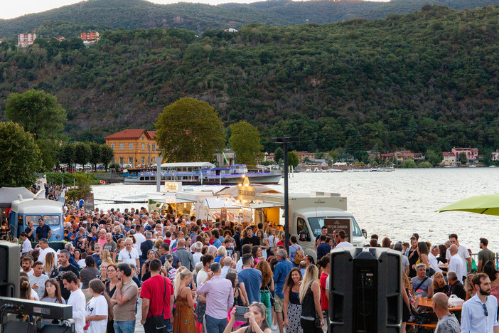 A Porto Ceresio un Ferragosto travolgente con il Rolling Truck Street Food Festival!