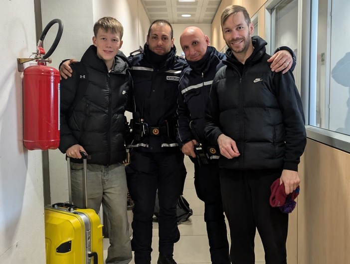 Famiglia islandese perde una valigia, la Polizia Locale di Gallarate la trova e la restituisce