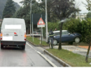 Auto contro una siepe sulla statale a Brissago Valtravaglia, un 74enne in ospedale