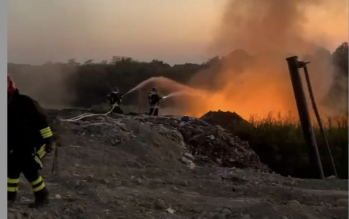 Spento l'incendio alla discarica regionale di Gorla Maggiore