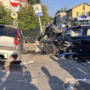 Il luogo dell'incidente con le due auto distrutte