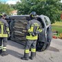 FOTO. Sumirago, si ribalta con l'auto: 81enne portato al pronto soccorso