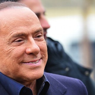 Malpensa: 300 persone in piazza a Milano contro intitolazione a Berlusconi