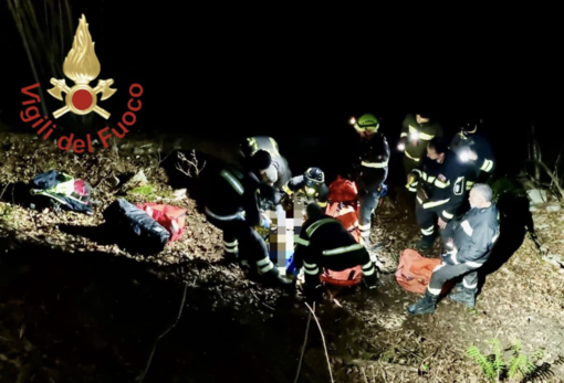 Escursionisti si perdono nel bosco nel Comasco. Doppio intervento notturno dei soccorritori