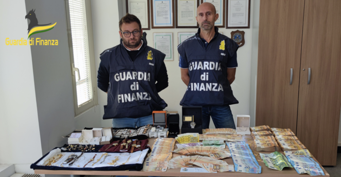 Contrabbando di orologi di lusso. Maxi sequestro della Finanza a Malpensa