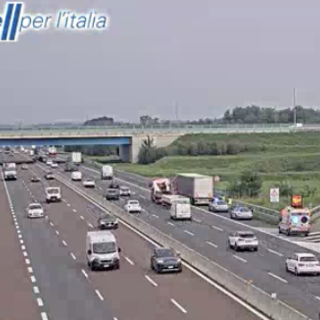 I soccorsi sul luogo dell'incidente (foto dalle webcam di Autostrade per l'Italia)