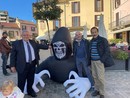 FOTO. &quot;Dolcetto o scherzetto?&quot;, la festa di Halloween invade le strade del centro di Sesto Calende