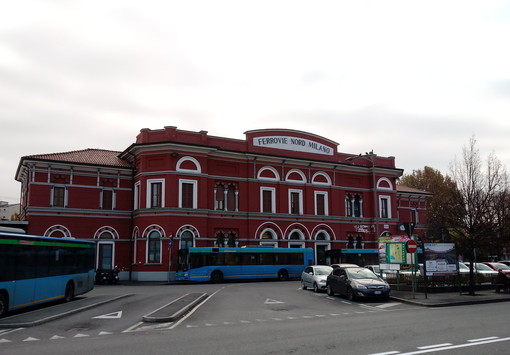 Il tentato suicidio è avvenuto nell'ex sottopasso sul piazzale delle Ferrovie Nord