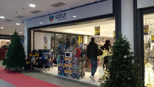 Il nuovo negozio &quot;Satur&quot; che ha aperto oggi al centro commerciale Le Corti di Varese