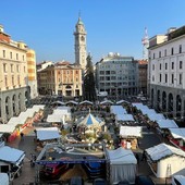 I mercatini di Natale in piazza Monte Grappa