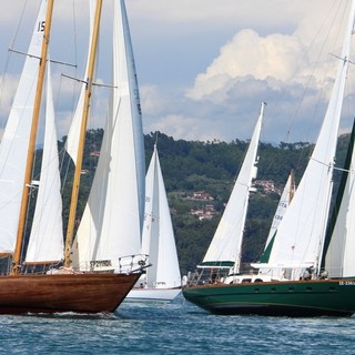 Vele d'epoca in regata (foto Maccione)