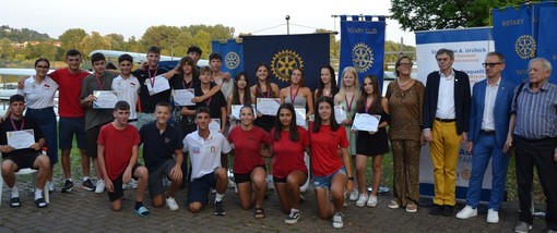 Dodici ragazzi e ragazze provenienti da tutto il mondo alla scoperta del lago di Varese: grazia al canottaggio e al Rotary