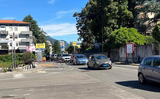 Il cantiere aperto in viale Borri a Varese sta creando code e disagi al traffico