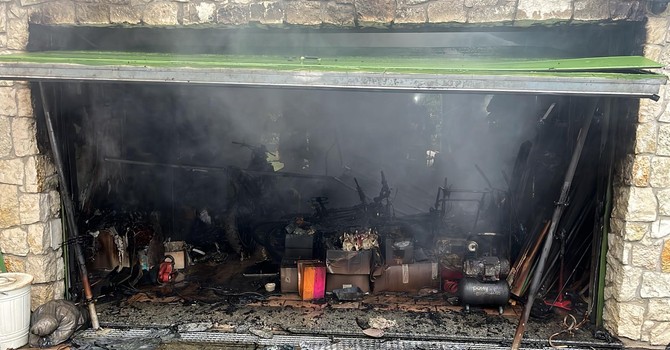 FOTO. Fiamme a Travedona Monate, a fuoco un locale lavanderia