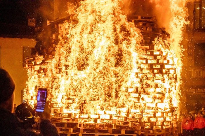 E' il giorno del Falò di Sant'Antonio: alle 21 l'accensione della pira