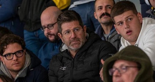 Carlo Bino in tribuna dell'Acinque Ice Arena