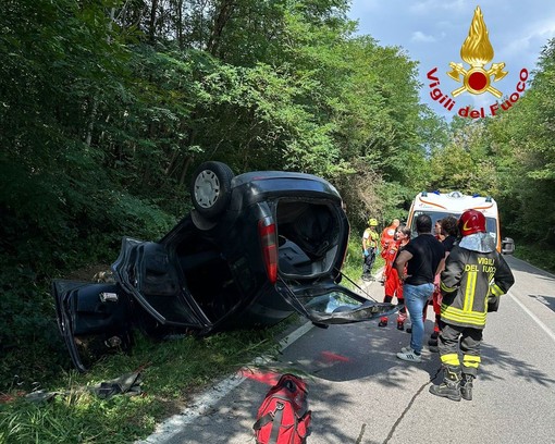 L'auto coinvolta nell'incidente a Travedona Monate