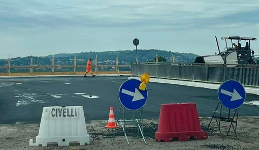 Ultimi lavori al ponte del Gaggianello in viale Europa prima della riapertura