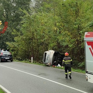 FOTO. Ventenne si ribalta con l'auto sulla &quot;Garibaldina&quot; e finisce all'ospedale