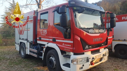 Si perde nel bosco e chiama i soccorsi: salvato dai vigili del fuoco