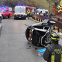 FOTO. Si ribaltano con l'Apecar e restano incastrati all'interno: paura per due sedicenni nel Comasco