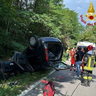 L'auto coinvolta nell'incidente a Travedona Monate