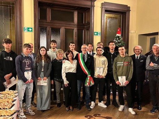 Gazzada Schianno celebra il futuro: borse di studio e Battesimo Civico in Villa De Strens