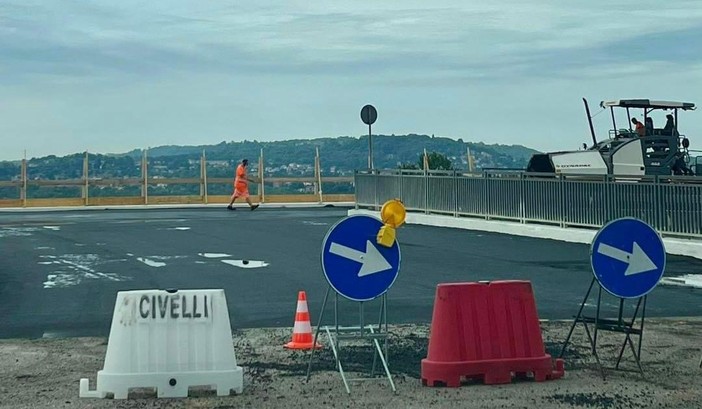 Ultimi lavori al ponte del Gaggianello in viale Europa prima della riapertura