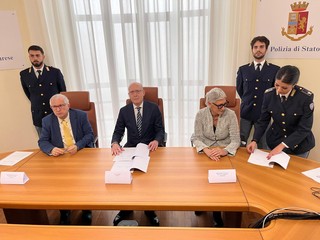 La firma del protocollo da parte di Asst Valle Olona