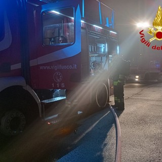 Incendio in una casa a Porto Valtravaglia. Paura per una bombola gpl