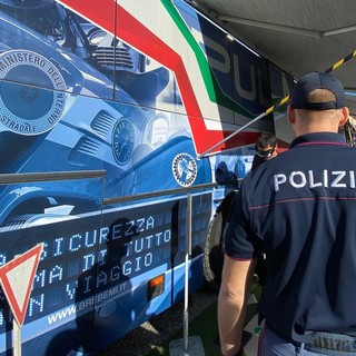 &quot;Emotion day&quot; a Marnate, la polizia di Stato presente con il pullman azzurro