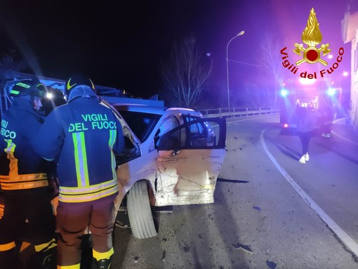 Violento impatto tra due auto a Porto Ceresio, coinvolto anche un bambino di 12 anni