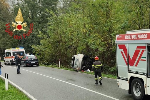 FOTO. Ventenne si ribalta con l'auto sulla &quot;Garibaldina&quot; e finisce all'ospedale