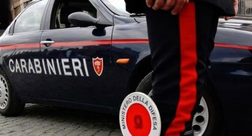 Varese, trovato in piazza Repubblica con la droga da spacciare: giovane irregolare in manette