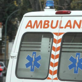 Scontro tra un'auto e una moto: sessantenne ferito a Busto