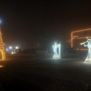 VIDEO. Gorla Maggiore accende il Natale: le luci battono la nebbia e ogni oscurità