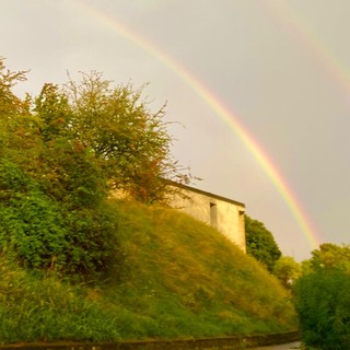 A Varese acquazzoni improvvisi, temperatura giù di 10 gradi e... arcobaleni