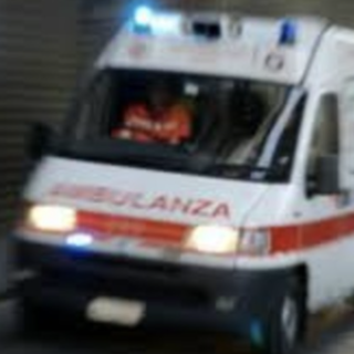 Cuveglio, incidente all'alba sulla statale 394: ragazza di 27 anni in pronto soccorso