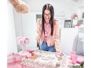 Azzurra all'inaugurazione del suo Lady Pink Bakery