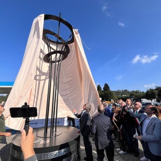 VIDEO. Varese celebra i 100 anni della sua Autolaghi. A Castronno un monumento che punta al futuro