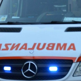 Cadono dalla moto in via Verdi, paura per due ragazzi di 17 e 18 anni