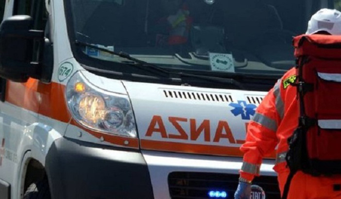 Auto contro moto all'alba a Cunardo: ferito un uomo di 32 anni