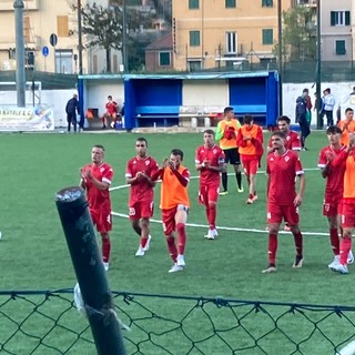 Applausi del Varese ai tifosi, contraccambiati, a fine gara