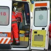 Varese, scontro tra un'auto e una moto sul lungolago. Una persona ferita