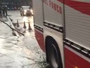 Bomba d'acqua sul Legnanese: sottopassi allagati, cede la strada in via Ponzella a Legnano